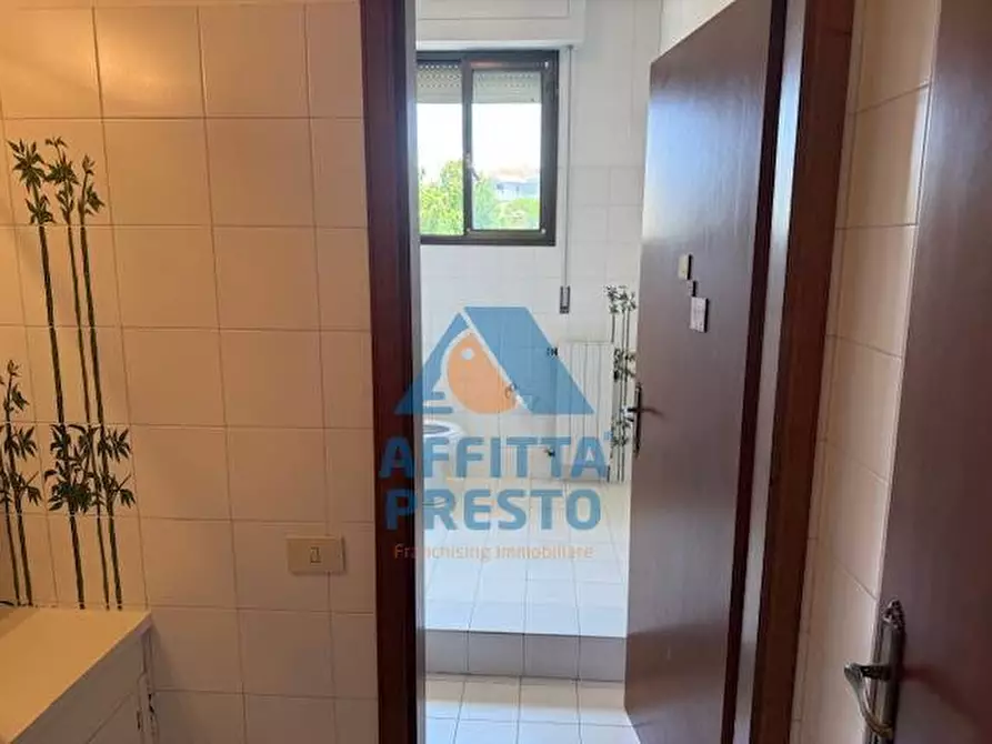 Immagine 11 di Camera in affitto  a Empoli