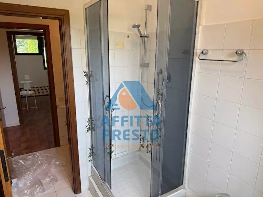 Immagine 14 di Camera in affitto  a Empoli