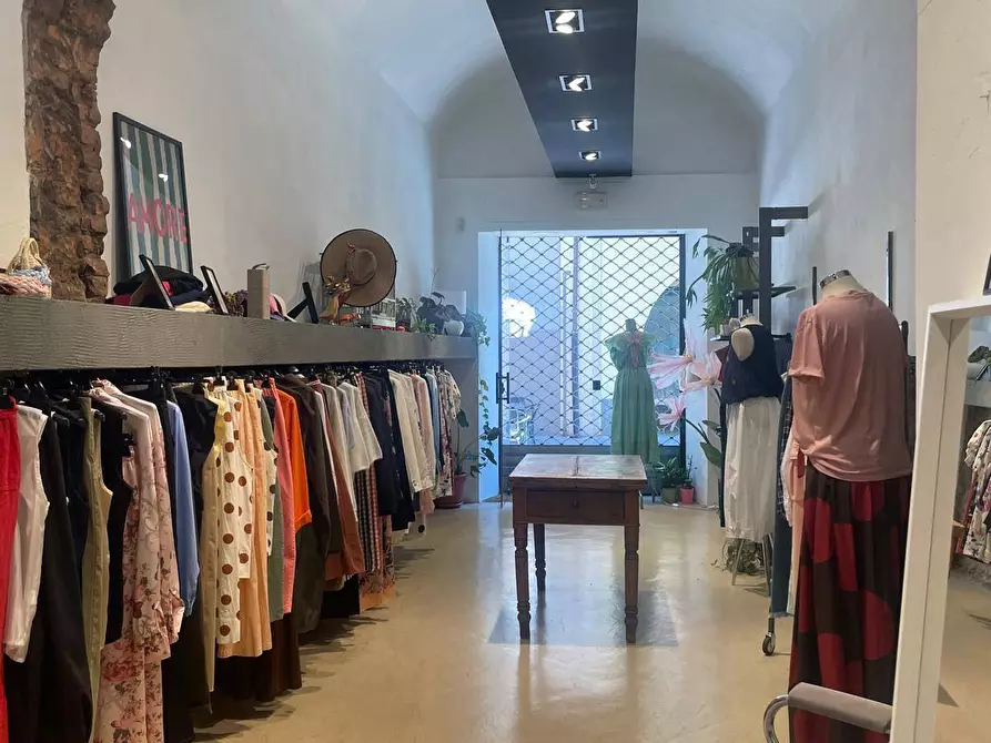 Immagine 10 di Negozio in affitto  in VIA TORINO 48 a Chivasso