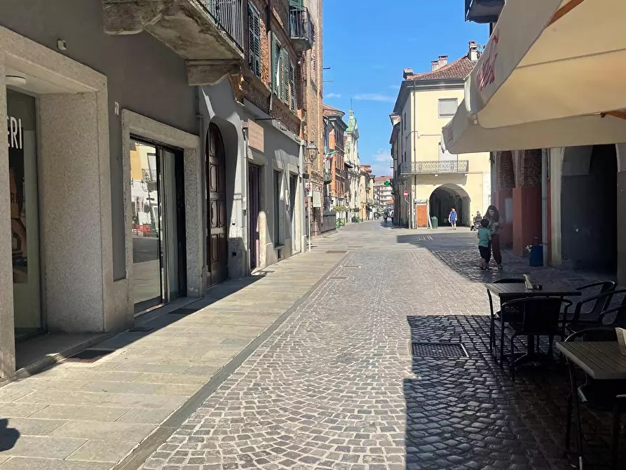 Immagine 3 di Negozio in affitto  in VIA TORINO 48 a Chivasso