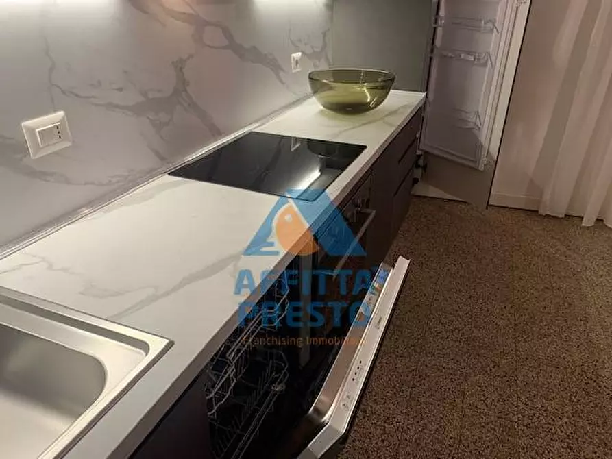 Immagine 11 di Camera in affitto  a Empoli