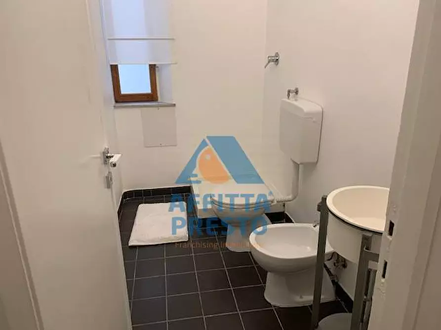 Immagine 13 di Camera in affitto  a Empoli