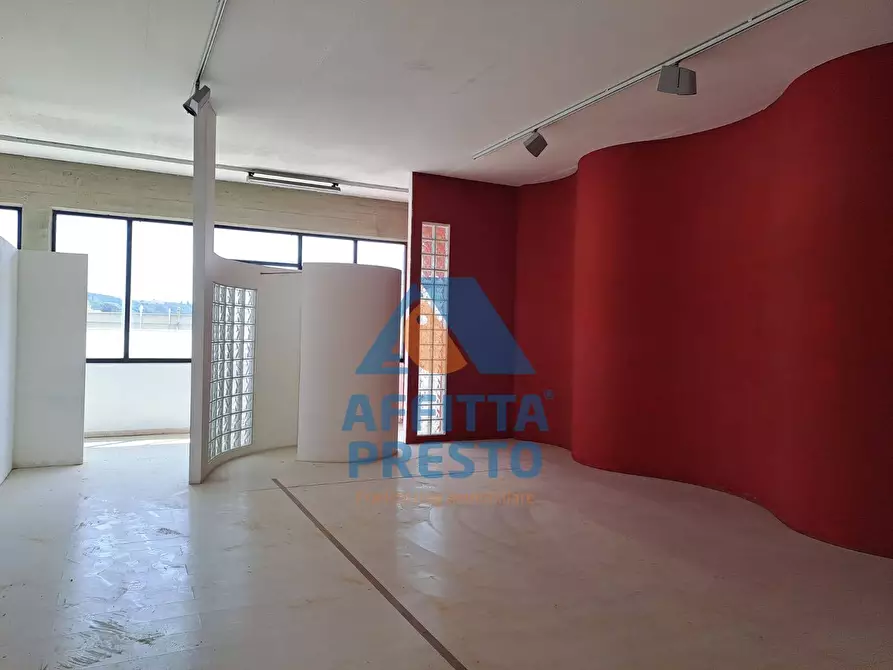 Immagine 2 di Attività commerciale in affitto  a Vinci