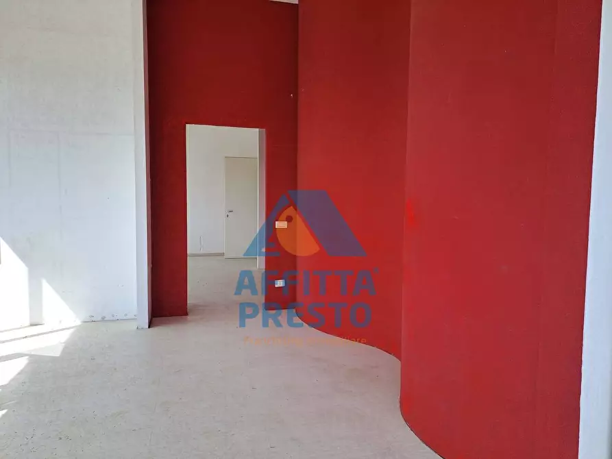 Immagine 10 di Attività commerciale in affitto  a Vinci