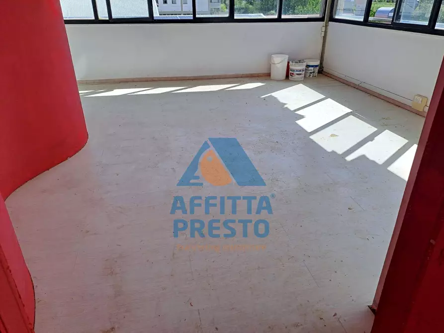 Immagine 15 di Attività commerciale in affitto  a Vinci