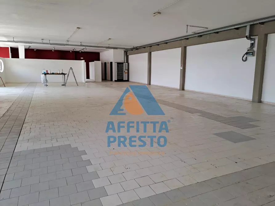 Immagine 18 di Attività commerciale in affitto  a Vinci