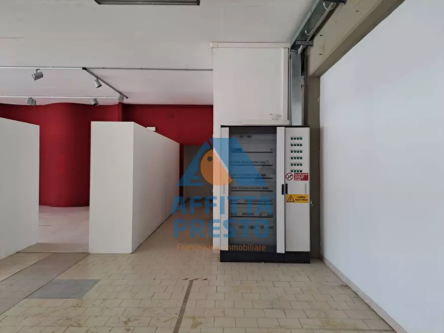 Immagine 20 di Attività commerciale in affitto  a Vinci
