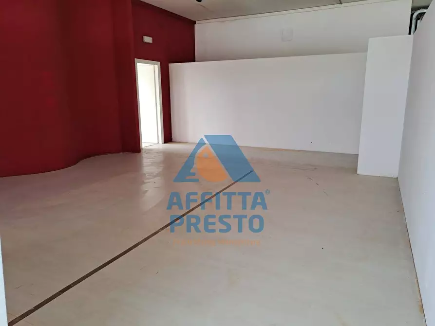 Immagine 23 di Attività commerciale in affitto  a Vinci