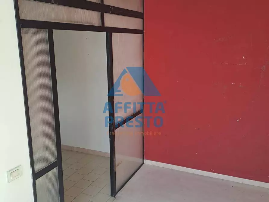 Immagine 24 di Attività commerciale in affitto  a Vinci