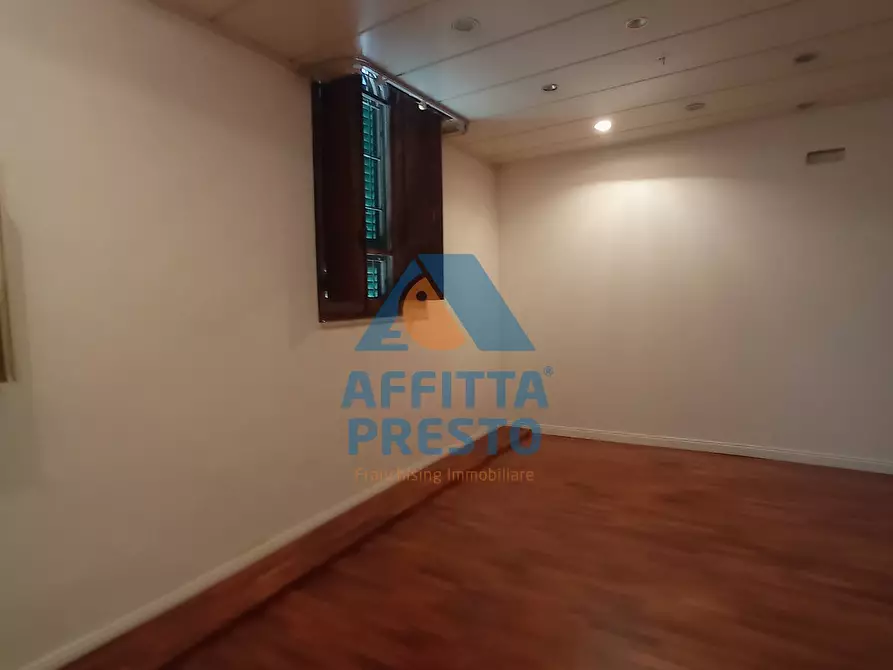 Immagine 4 di Attività commerciale in affitto  a Empoli