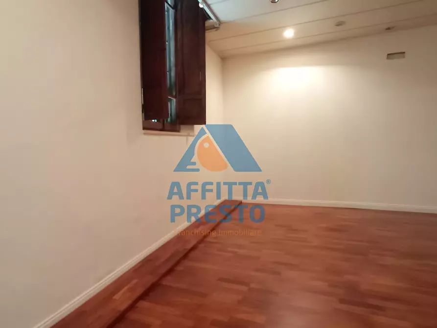 Immagine 5 di Attività commerciale in affitto  a Empoli