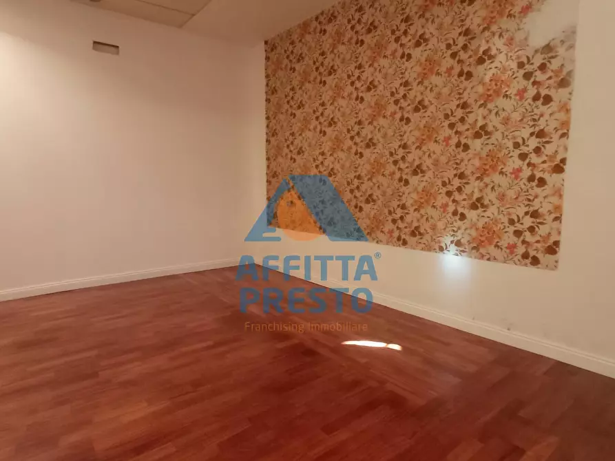 Immagine 6 di Attività commerciale in affitto  a Empoli