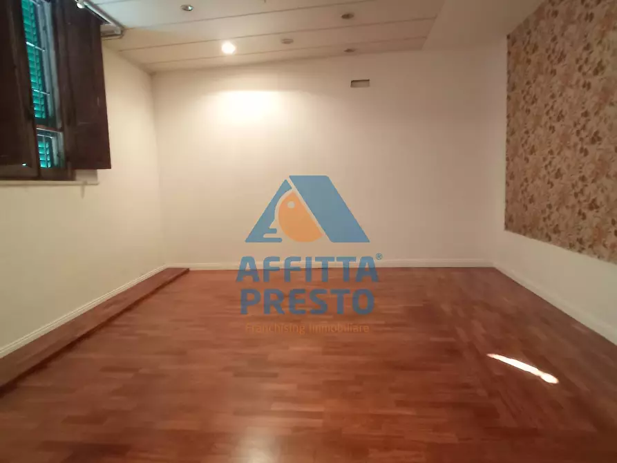 Immagine 7 di Attività commerciale in affitto  a Empoli