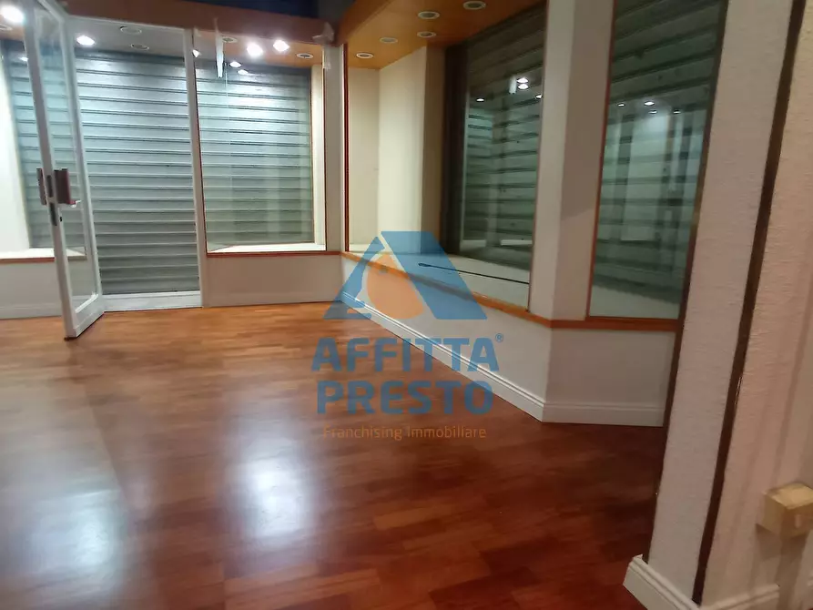 Immagine 2 di Attività commerciale in affitto  a Empoli