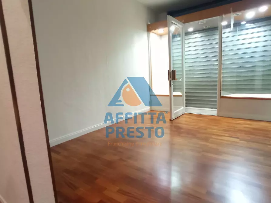 Immagine 3 di Attività commerciale in affitto  a Empoli