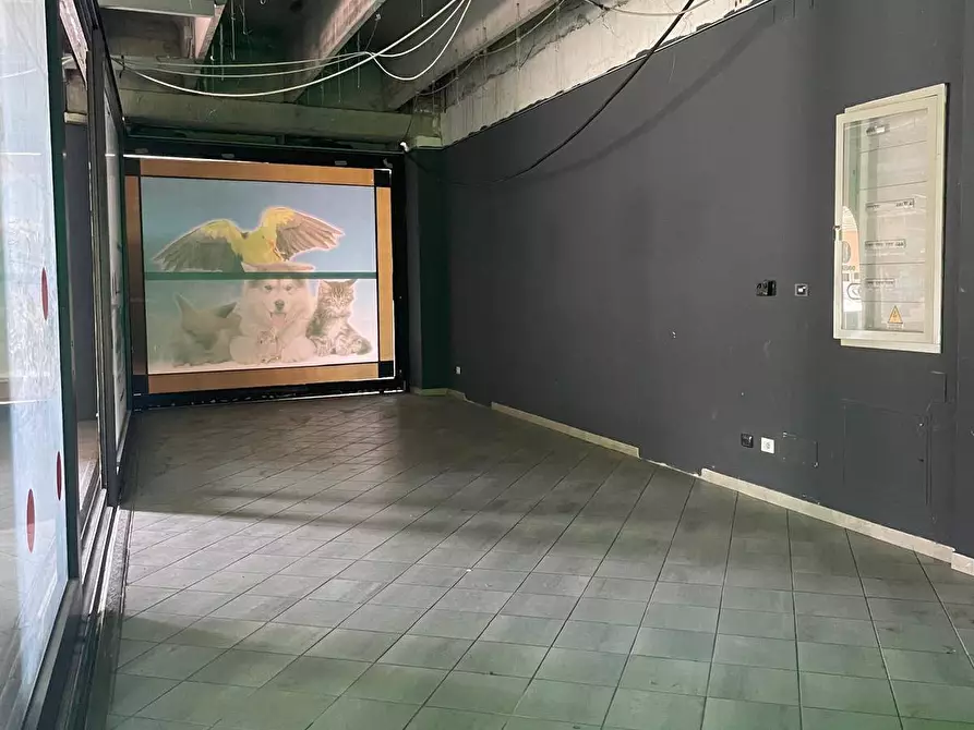 Immagine 10 di Negozio in affitto  in Corso G Ferraris 55 a Chivasso
