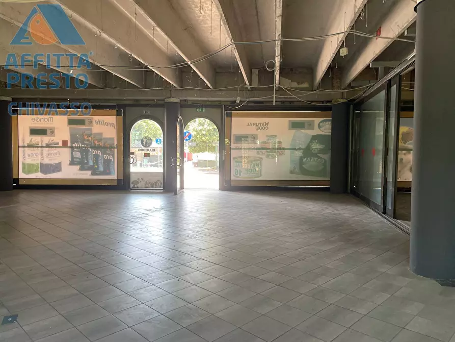 Immagine 12 di Negozio in affitto  in Corso G Ferraris 55 a Chivasso