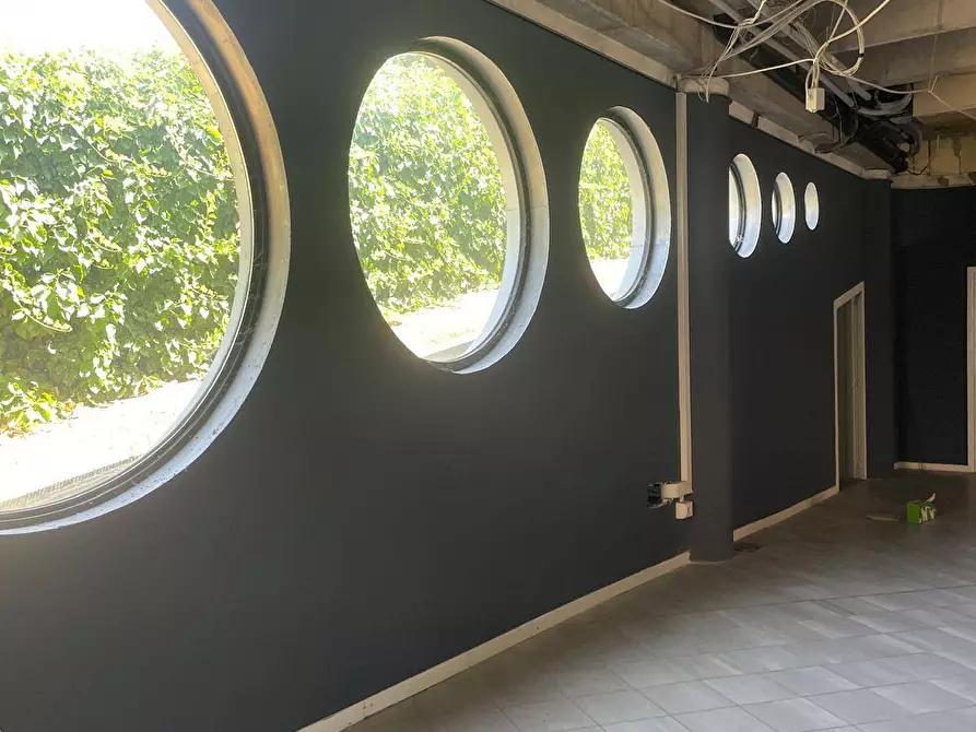 Immagine 14 di Negozio in affitto  in Corso G Ferraris 55 a Chivasso