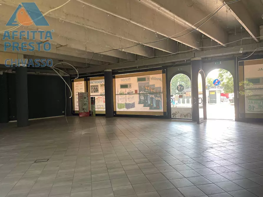 Immagine 16 di Negozio in affitto  in Corso G Ferraris 55 a Chivasso