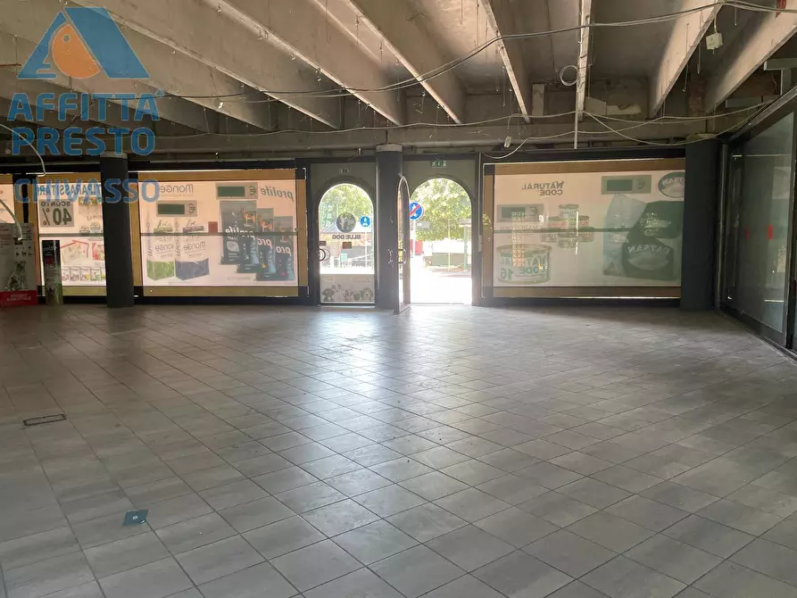 Immagine 17 di Negozio in affitto  in Corso G Ferraris 55 a Chivasso