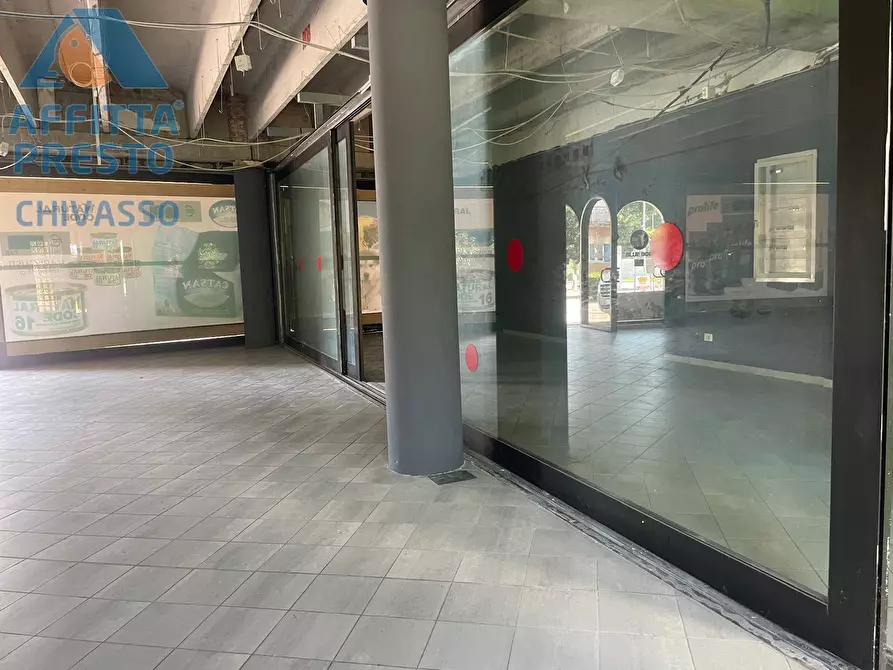 Immagine 18 di Negozio in affitto  in Corso G Ferraris 55 a Chivasso