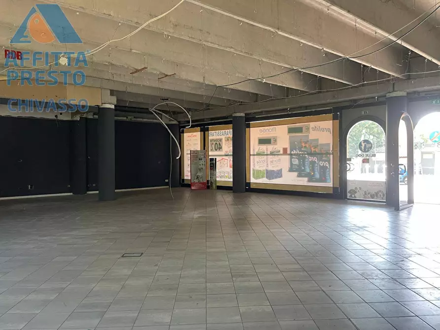Immagine 19 di Negozio in affitto  in Corso G Ferraris 55 a Chivasso