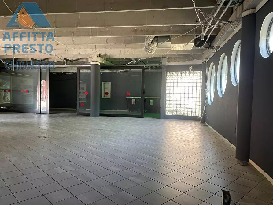 Immagine 20 di Negozio in affitto  in Corso G Ferraris 55 a Chivasso