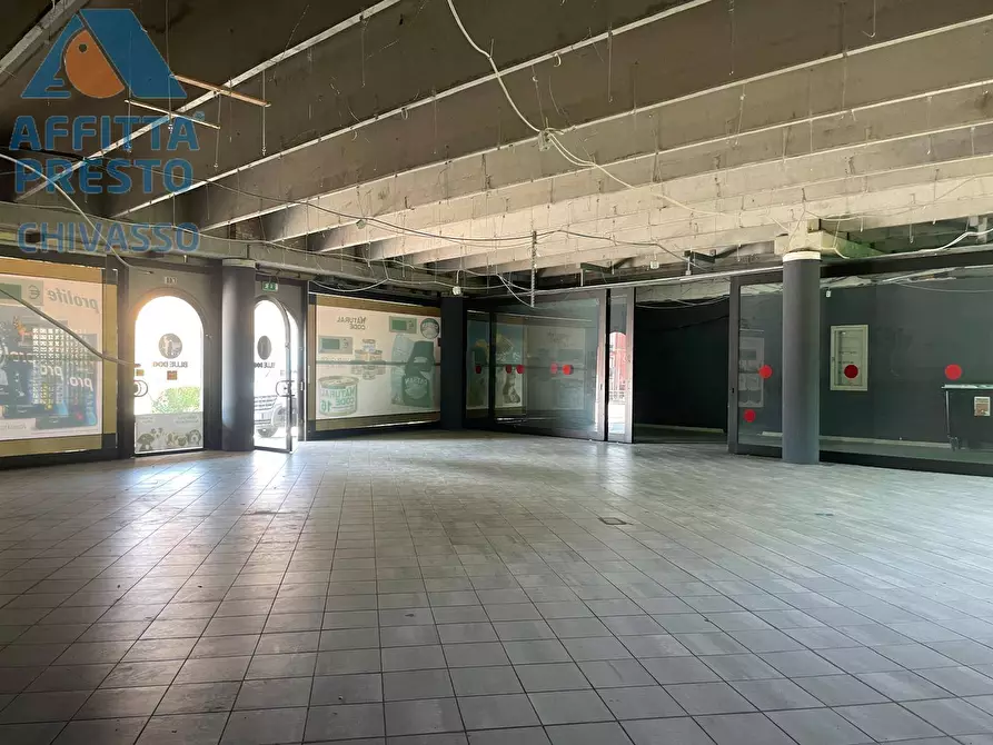 Immagine 2 di Negozio in affitto  in Corso G Ferraris 55 a Chivasso