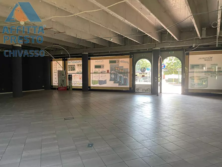Immagine 1 di Negozio in affitto  in Corso G Ferraris 55 a Chivasso