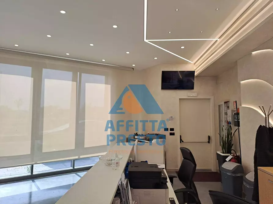 Immagine 5 di Attività commerciale in affitto  a Prato