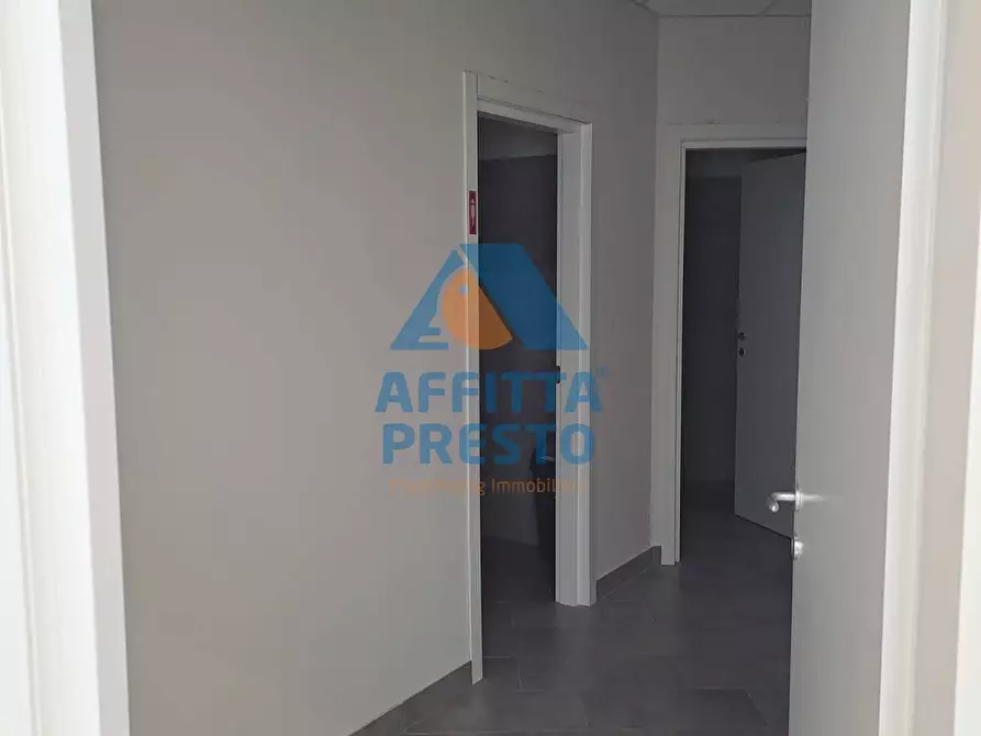 Immagine 7 di Attività commerciale in affitto  a Prato