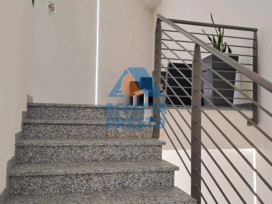 Immagine 8 di Attività commerciale in affitto  a Prato