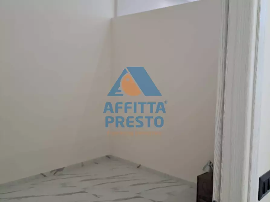Immagine 10 di Attività commerciale in affitto  a Prato