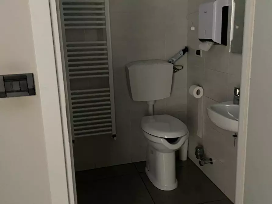 Immagine 7 di Ufficio in affitto  in Via Teodoro 1 a Chivasso