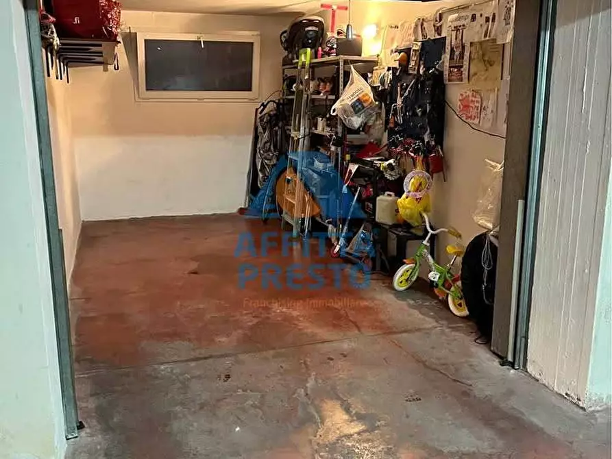 Immagine 1 di Box auto in vendita  a Santa Croce Sull'arno