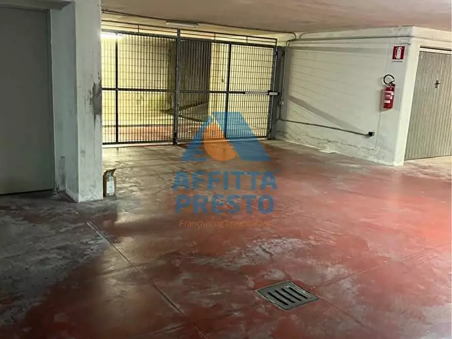 Immagine 2 di Box auto in vendita  a Santa Croce Sull'arno