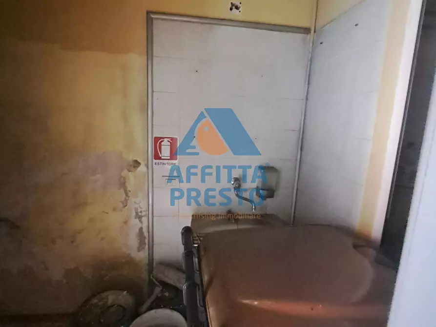 Immagine 4 di Negozio in vendita  a Empoli
