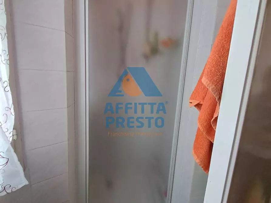 Immagine 6 di Camera in affitto  a Empoli