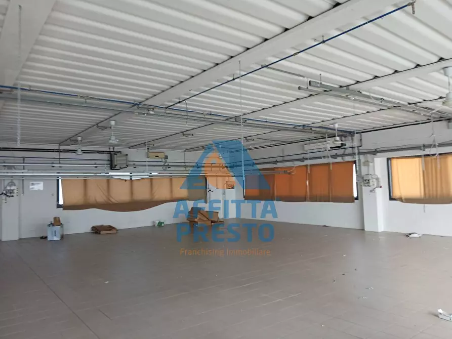 Immagine 2 di Attività commerciale in vendita  a Capraia E Limite