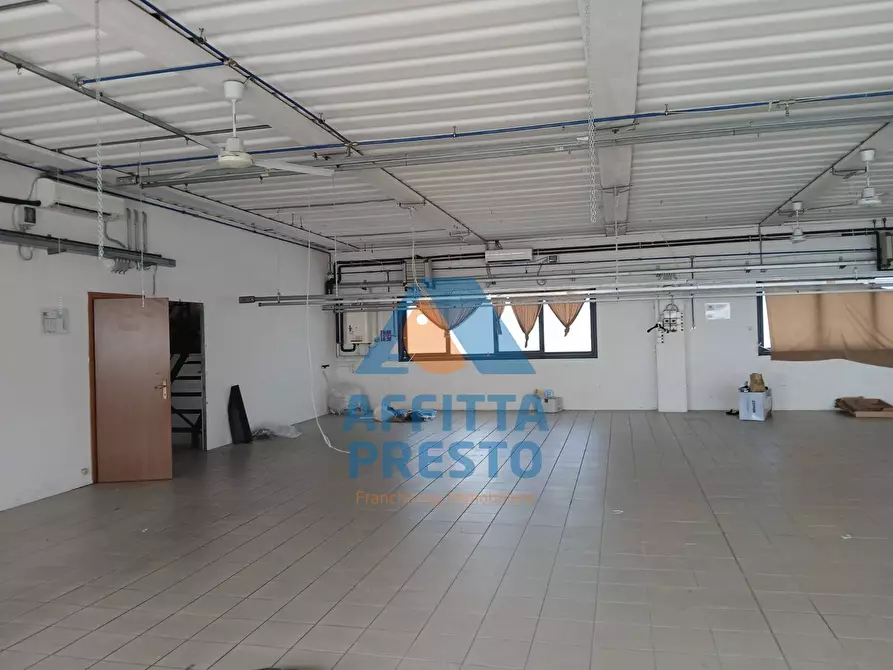 Immagine 3 di Attività commerciale in vendita  a Capraia E Limite