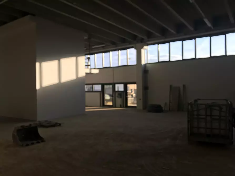 Immagine 5 di Attività commerciale in affitto  a Empoli