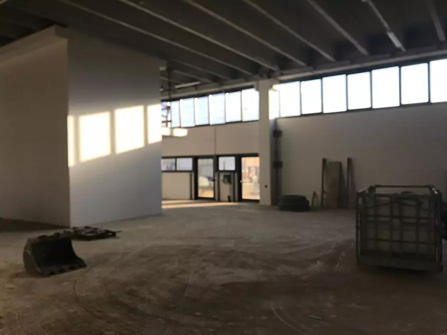 Immagine 6 di Attività commerciale in affitto  a Empoli