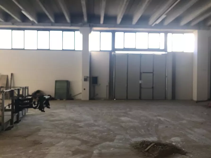 Immagine 8 di Attività commerciale in affitto  a Empoli