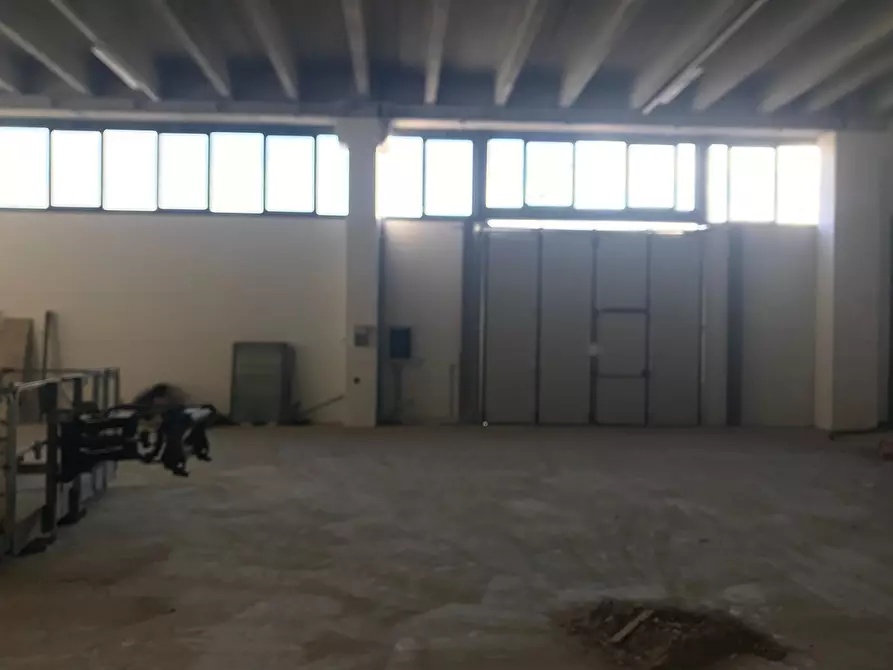 Immagine 4 di Attività commerciale in affitto  a Empoli