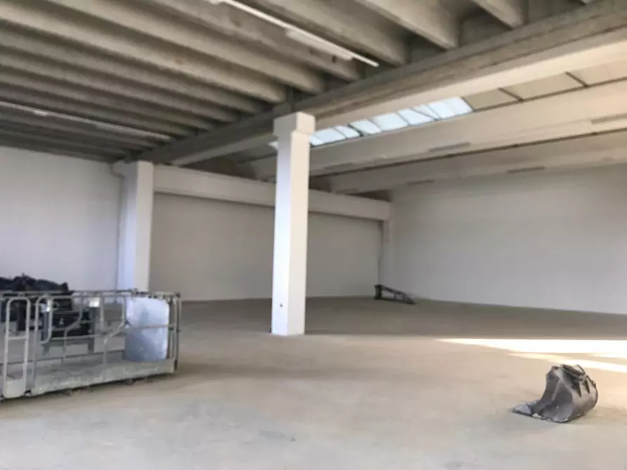 Immagine 3 di Attività commerciale in affitto  a Empoli