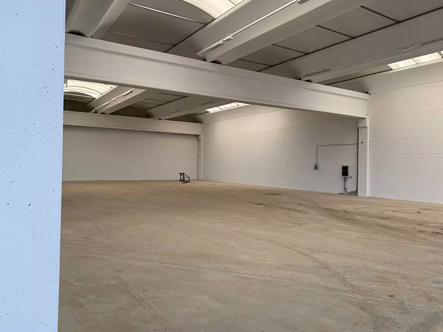 Immagine 1 di Attività commerciale in affitto  a Empoli