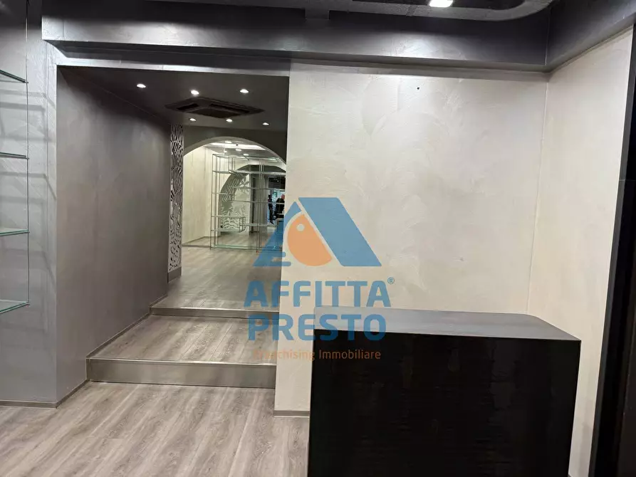 Immagine 2 di Attività commerciale in affitto  a Empoli