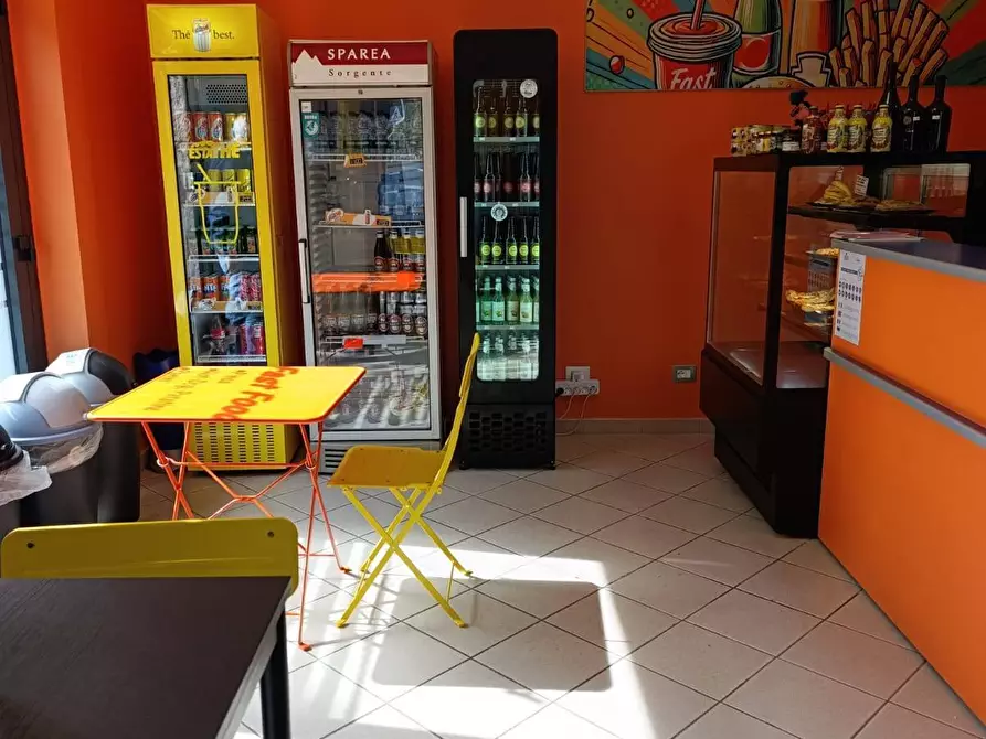 Immagine 3 di Attività commerciale in vendita  in VIALE VITTORIO VENETO a Chivasso