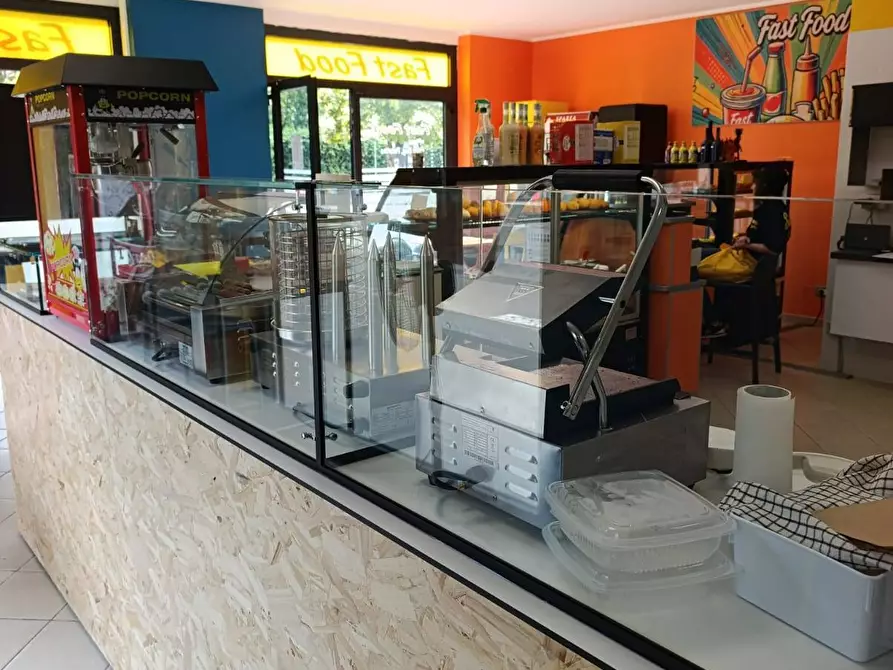 Immagine 9 di Attività commerciale in vendita  in VIALE VITTORIO VENETO a Chivasso