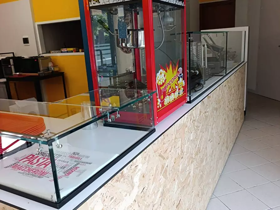 Immagine 14 di Attività commerciale in vendita  in VIALE VITTORIO VENETO a Chivasso